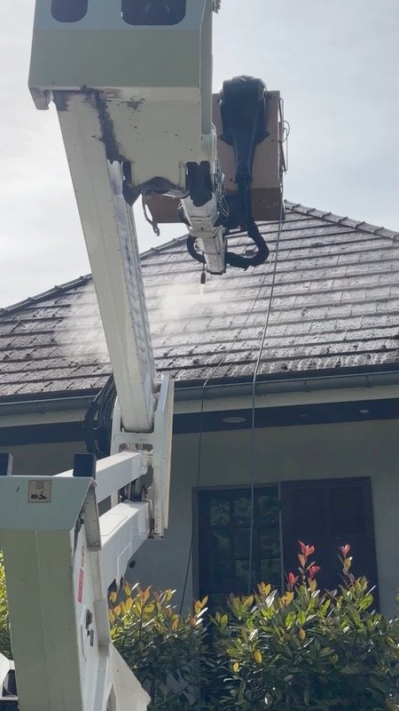Nettoyage et démoussage de toiture à Embrun — intervention Provence Alpes Toiture, Hautes-Alpes