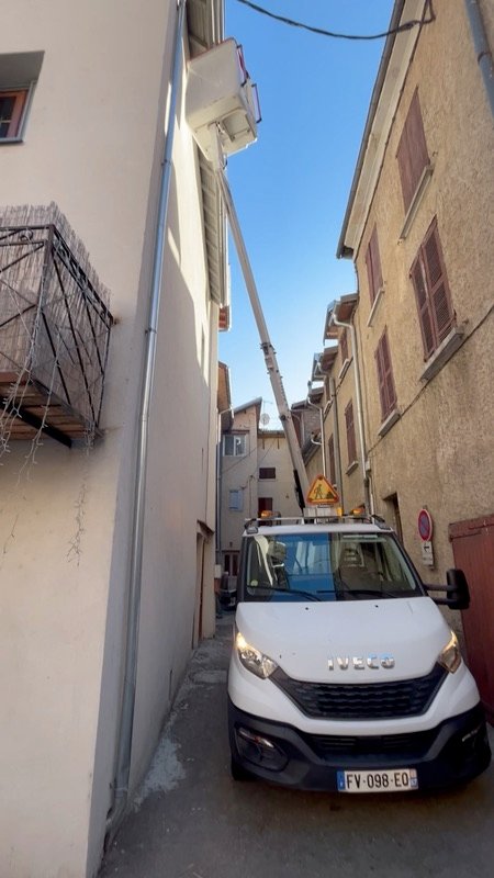 Remplacement de gouttière et zinguerie — Provence Alpes Toiture, Hautes-Alpes